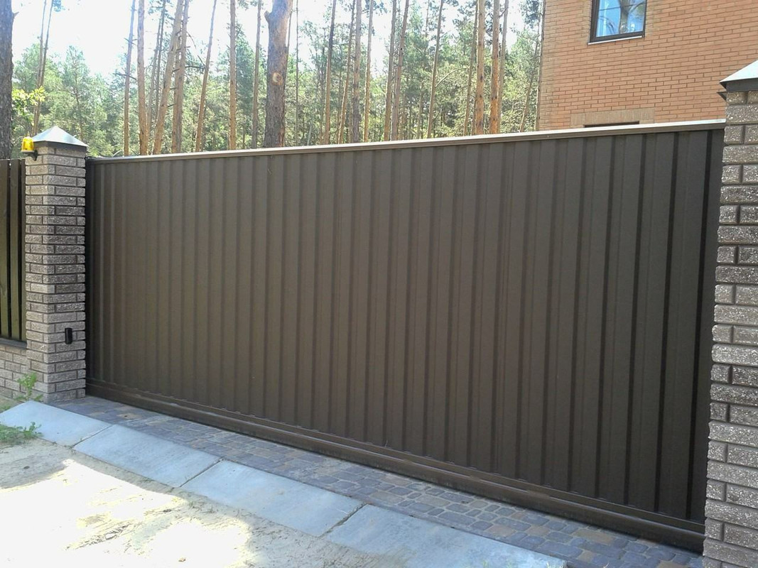 Ворота откатные из профнастила