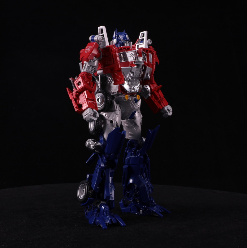 Legendary-Optimus-Prime-02