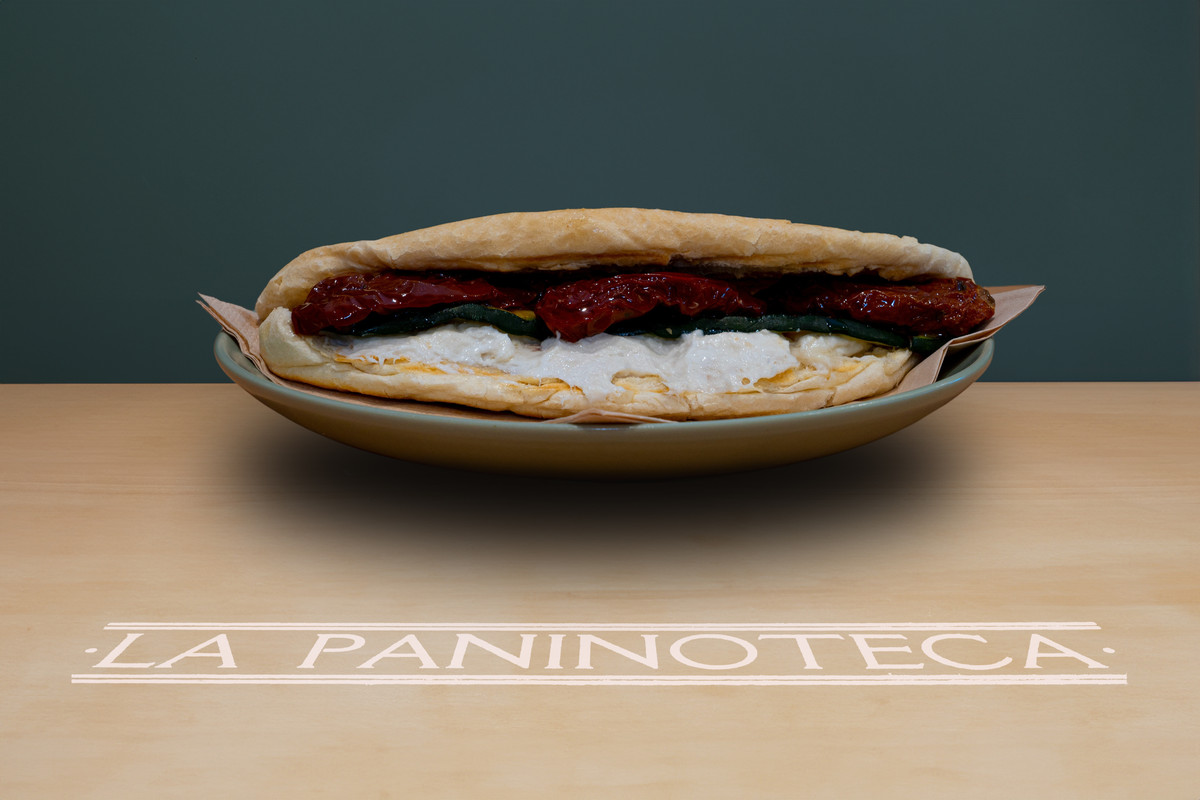 32 Crema di dentice, zucchine grigliate, pomodoro secco e paté d'olive