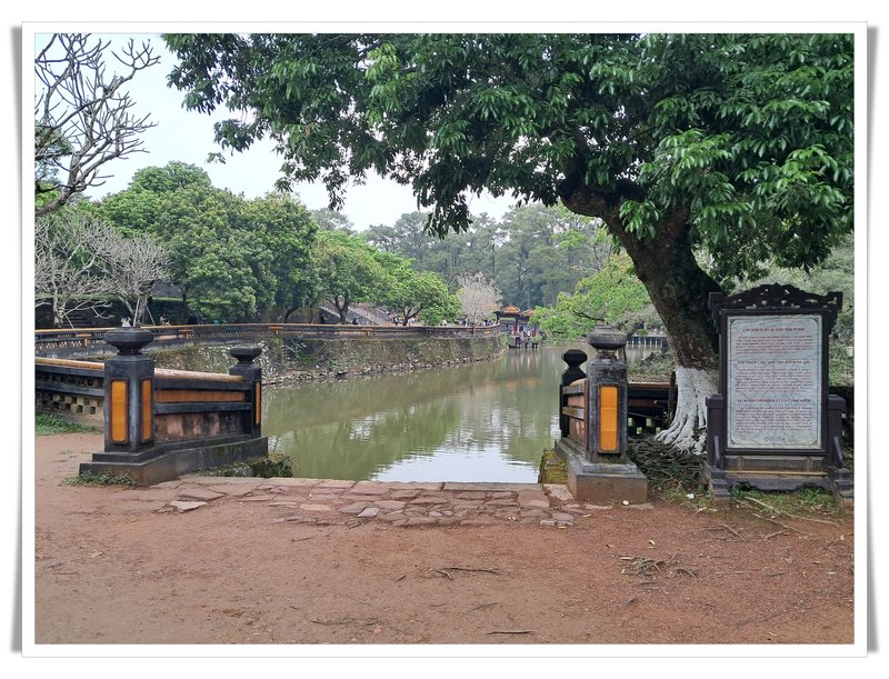 Hue, tumbas imperiales. Autobús nocturno a Tam Coc. - De la bahía de Halong a los templos de Angkor (9)
