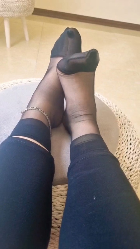 جوراب شیشه ای بودار من👸🤤   #جوراب #feet #socks #جوراب شیشه ای#بودار#جوراب سکسی.mp4_20230622_014550.9