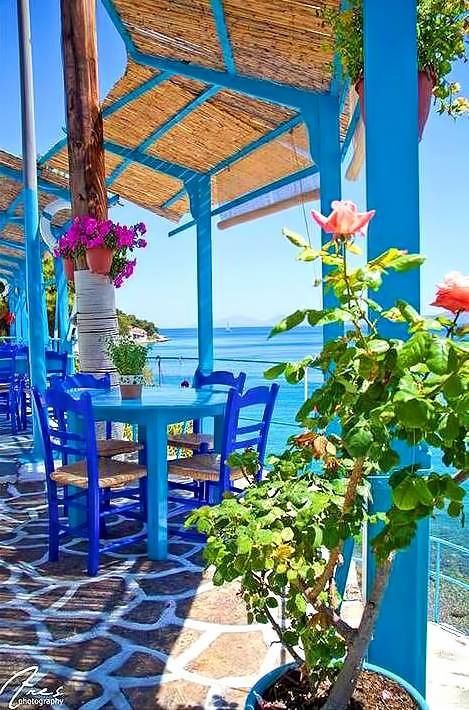 bluebeachbar.jpg