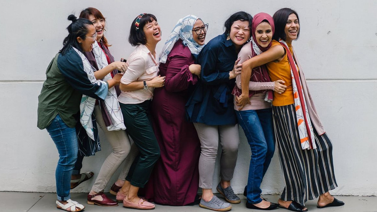 Orang Indonesia Disebut Paling Bahagia di Dunia, Benarkah? Orang Indonesia Disebut Paling Bahagia di Dunia, Benarkah?