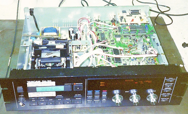 [Bild: Miini-CP-HUCHT-1992-In-Tascam-DA30-01.jpg]