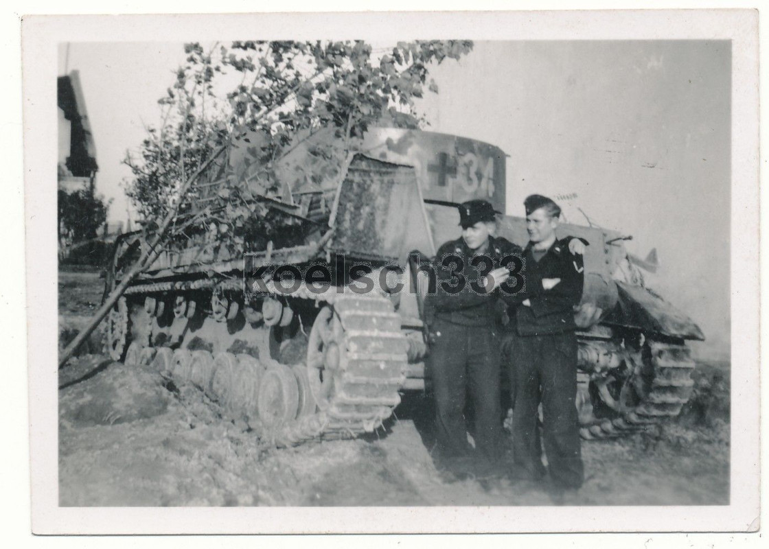 Foto Panzermänner am Panzer IV in Piastow Polen 1944 ! Tank ! Wa