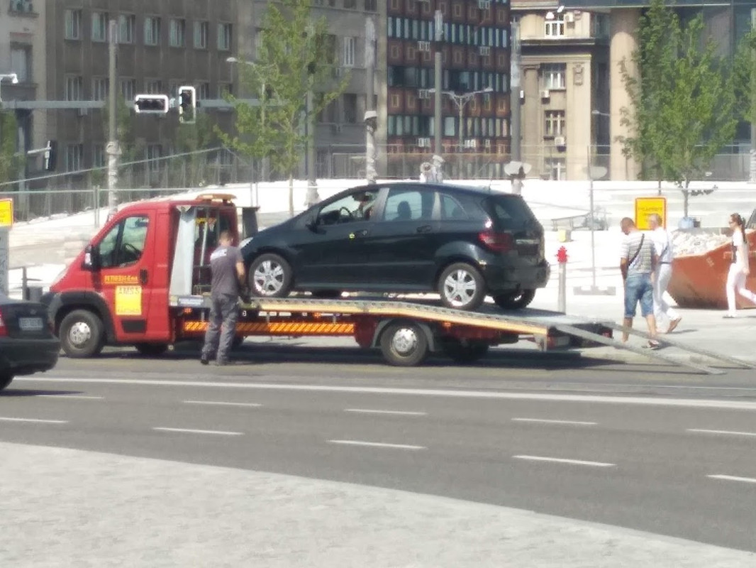 šlepka zatamnjena stakla