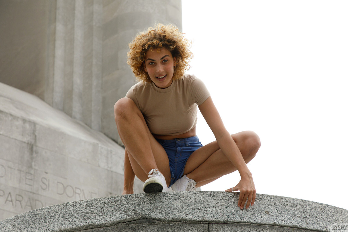 full_047_8895110638104032