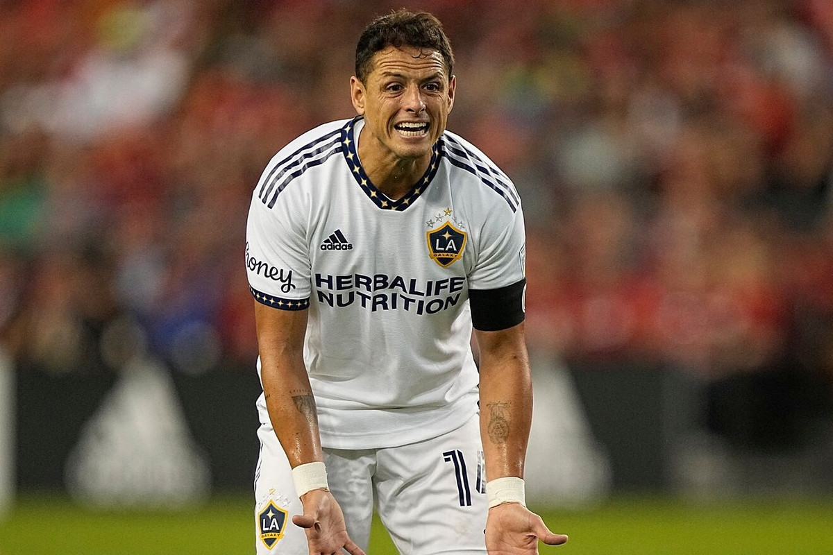 Chicharito Hernández marca doblete con LA Galaxy y lo piden para la Selección