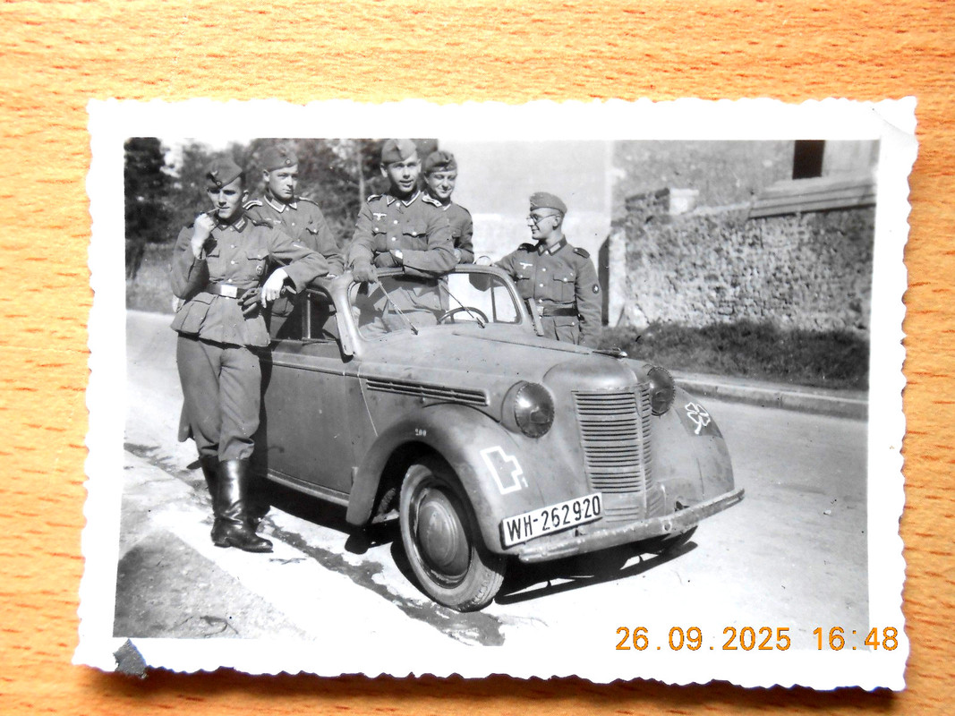 Soldaten HEER mit PKW mit KENNUNG, ca. 1940