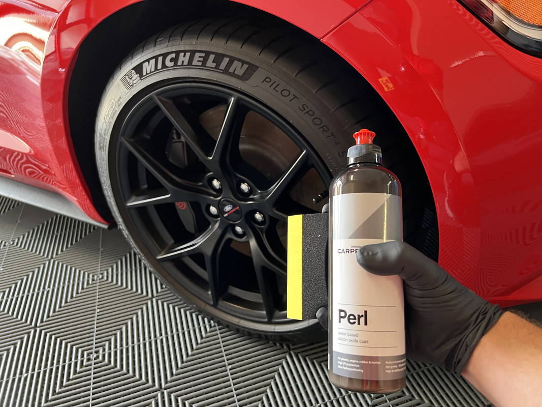 Tire Cleaners and Dressings: A lesson on the best dressing applicator 