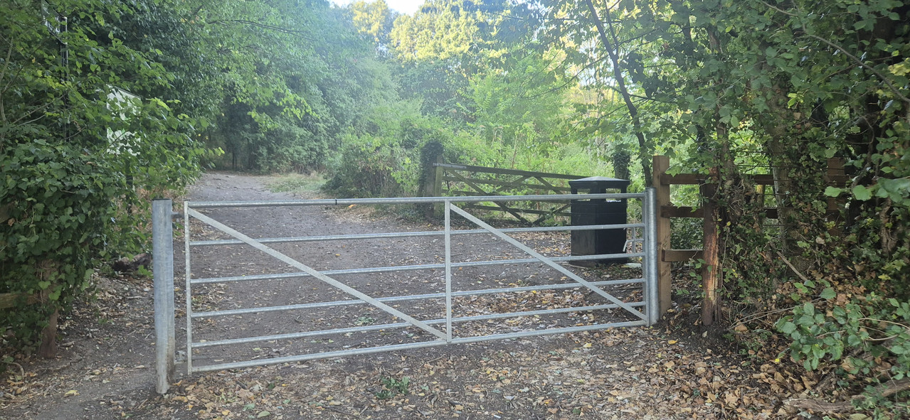 Stanmore Country Park, Kerry Avenue