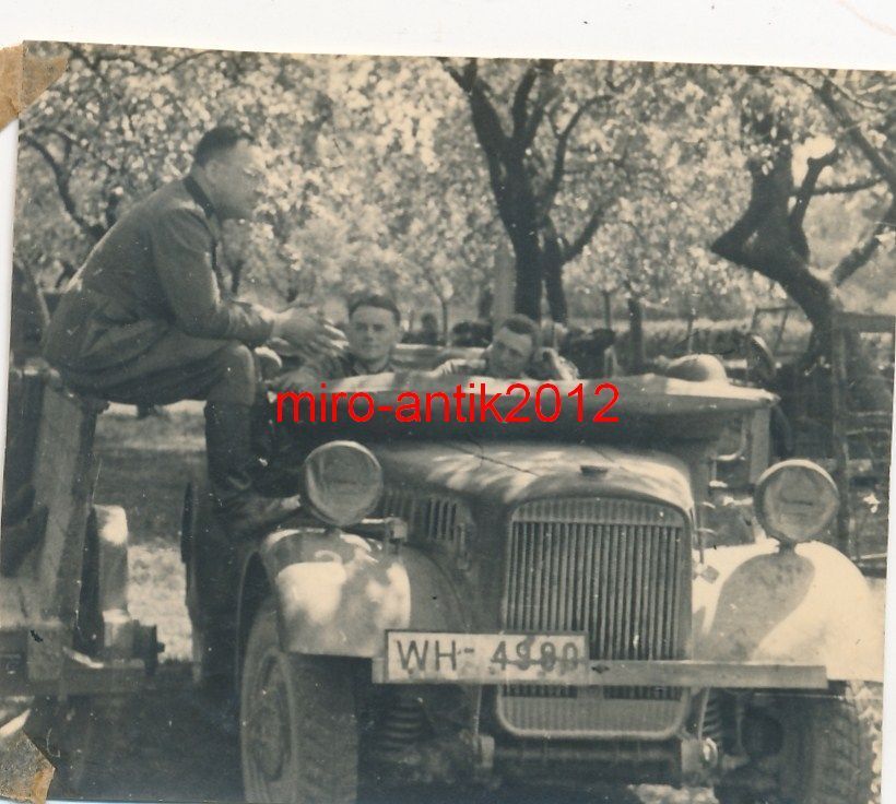 Foto, Beobachtungs Abtl. 13, Rast bei Löwen, Bel