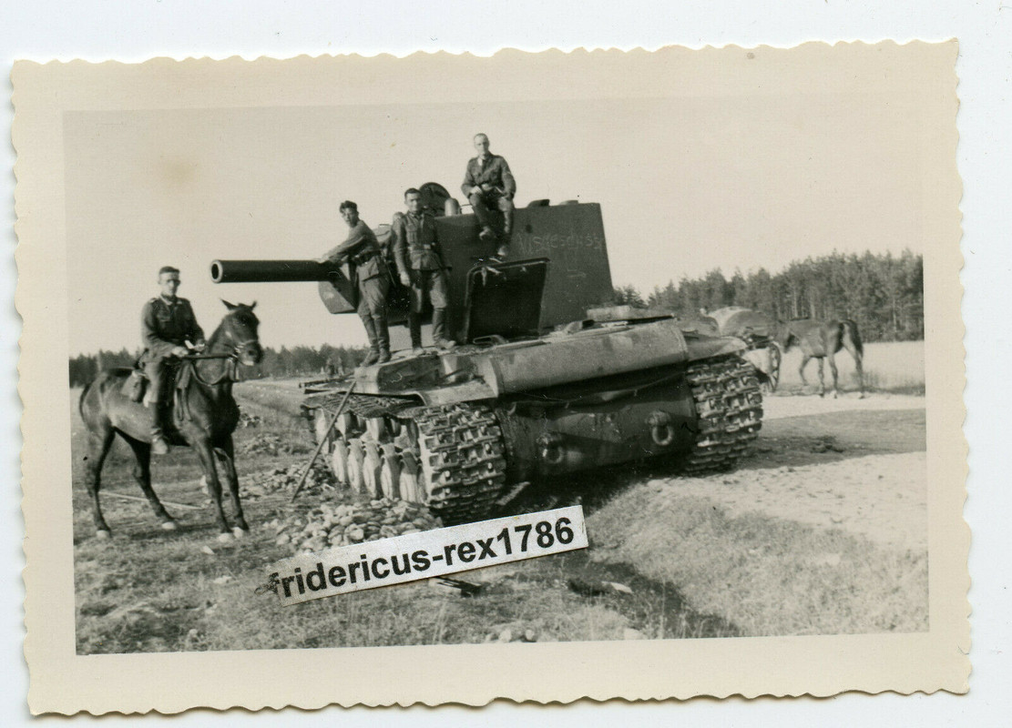 Foto Ostfront HKL Polen kurz vor Lida Beute Panzer Tank KW-2 КВ-2
