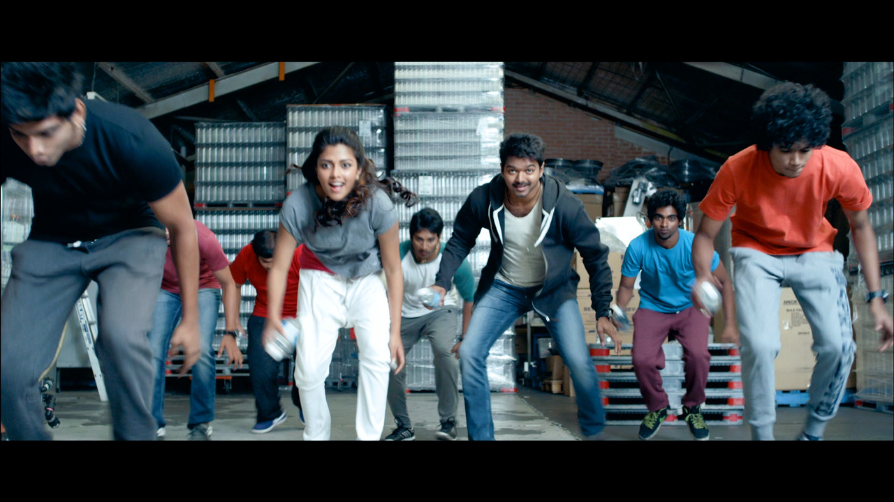 2013 - Thalaivaa - 03 - Vaanganna Vanakkanganna - BDRemux.00_01_21_14.Still030