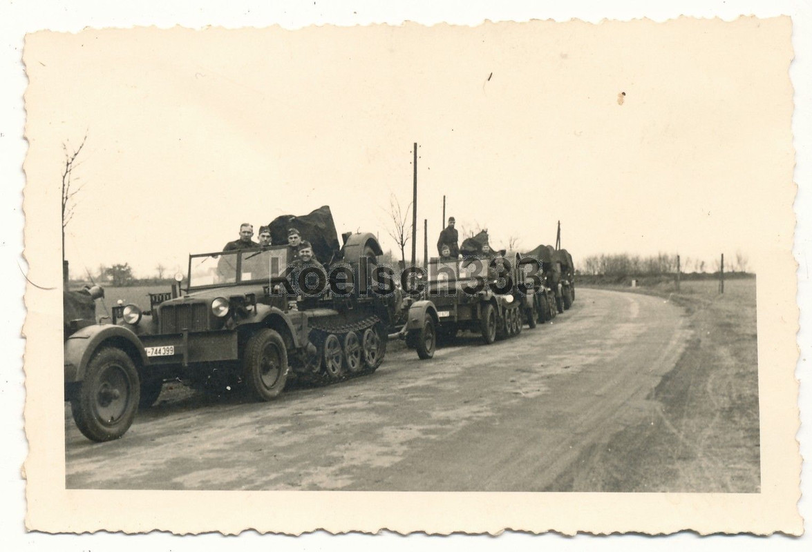 Foto Panzerjäger Kolonne Panzer Halbketten mit Flak Geschützen W