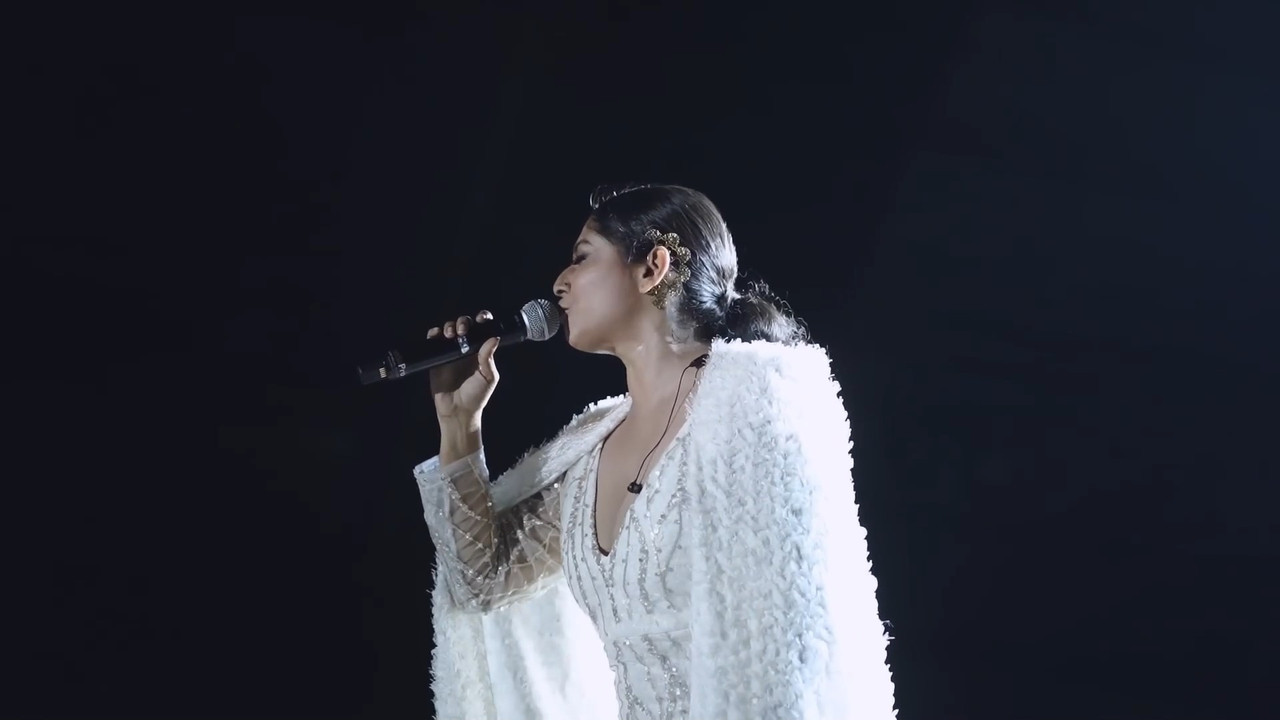 Abhaya Hiranmayi Big Boobs and Cleavage shaking.mp4_snapshot_03.08.652