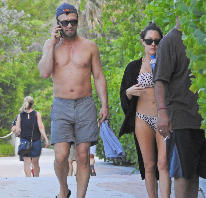 Jennifer-Barnet-upskirtSTARS.com (5)