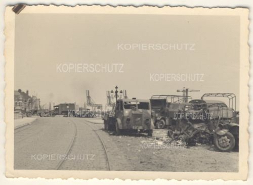 org. Foto Frankreich Dünkirchen zerstörte Kfz