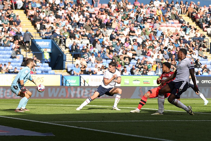 Huddersfield Town vs Bolton, 02h00 ngày 17/10