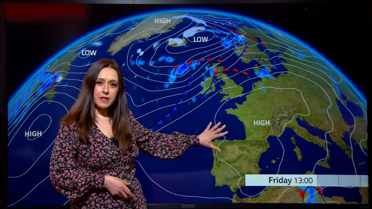 04.11 - 13.30.00 - Spotlight. The latest news, sport, weather and fea....ts_snapshot_15.11.219
