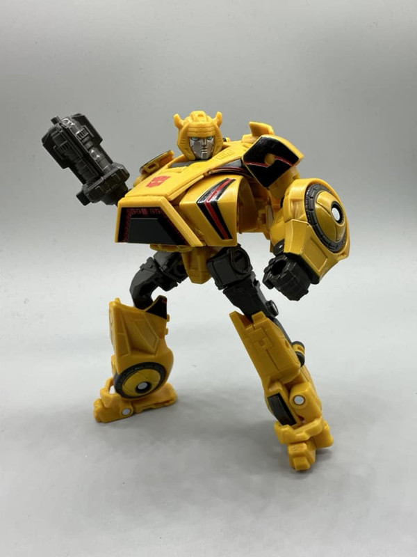 Studio-Series-Gamer-Edition-Bumblebee-15