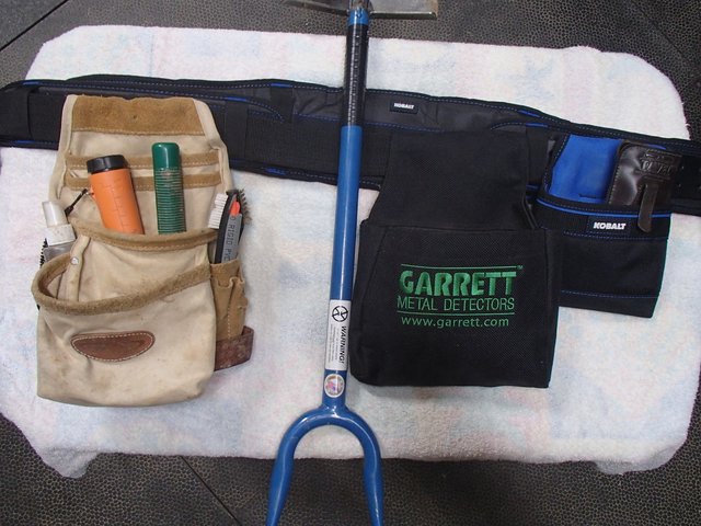 padded-belt-pouches-shovel.jpg