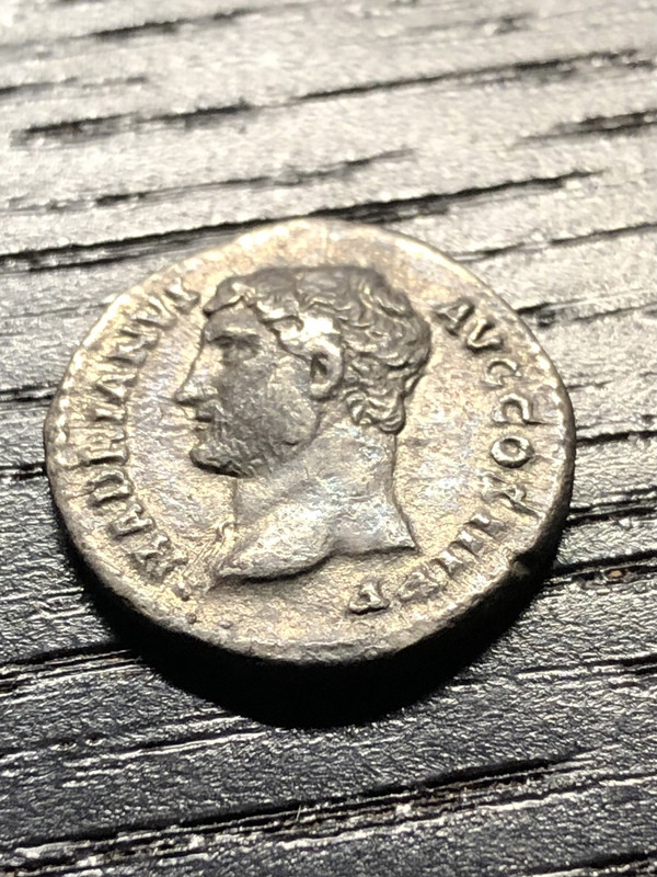Denario de Adriano. HISPANIA. Hispania reclinada a izq. Roma. (busto izq.) IMG-9843
