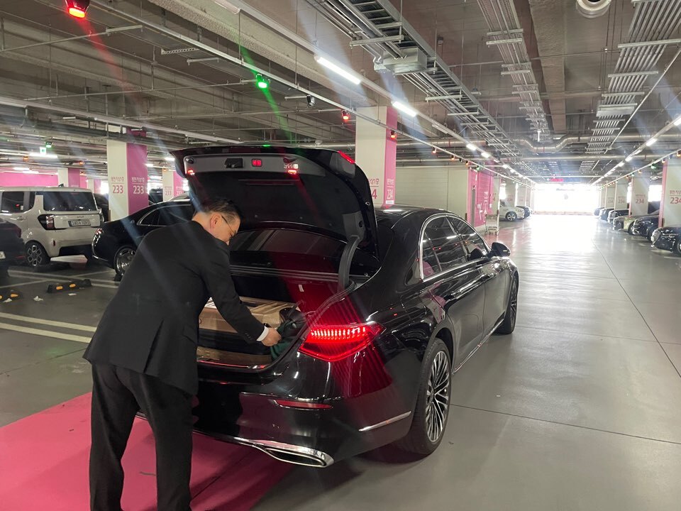 COS Seoul Fashion Show GroundK on-site VIP protocol response 2