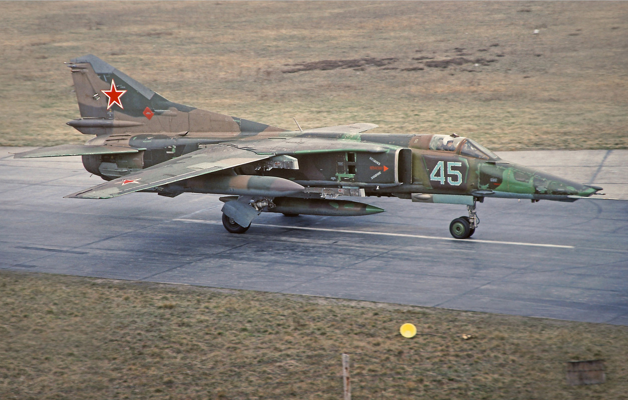 559 APIB Mig-27K 45 Blue_76802630202, Verlegung (2)