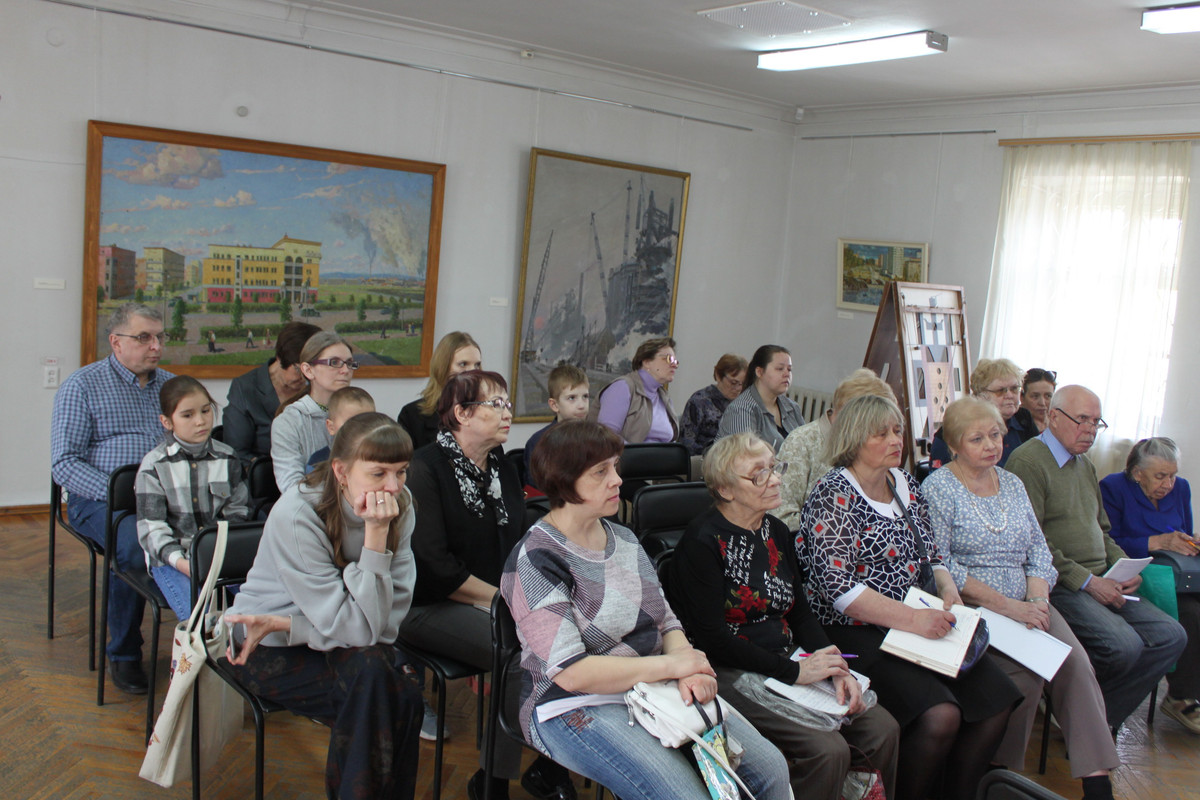 Родоведы во время заседания 13 мая 2023 гjpg