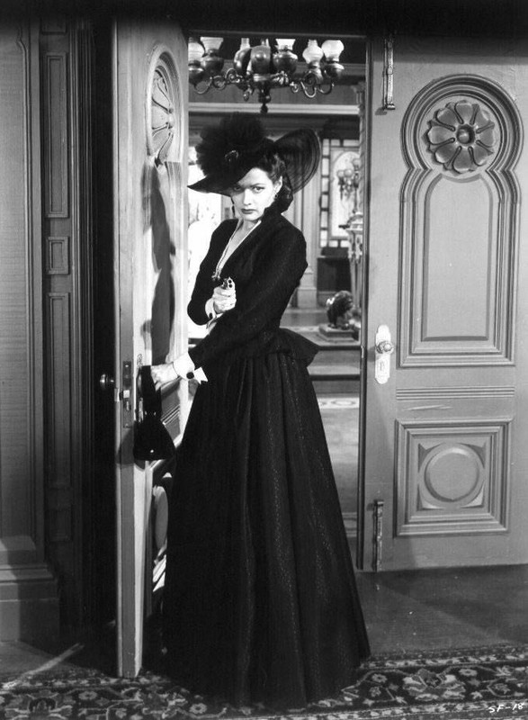 Yvonne_De_Carlo_b34