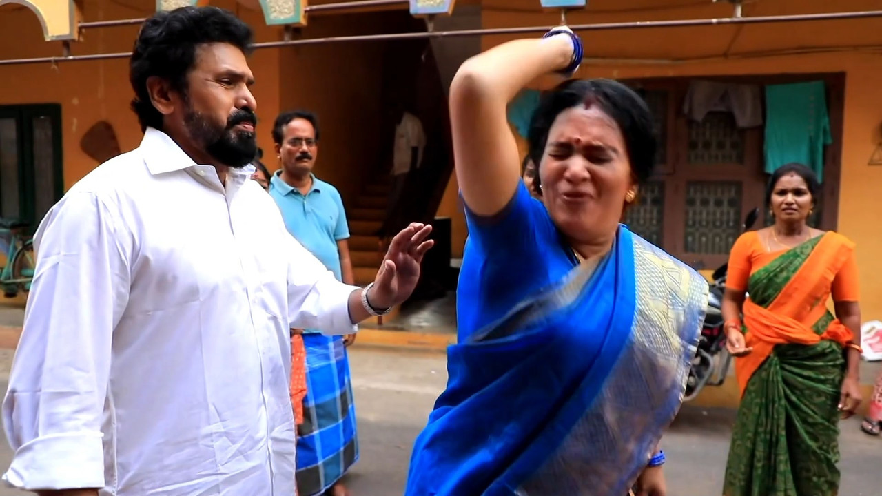 Tamil Sexy Actress wide open Deep Navel show in blue saree.mp4_snapshot_00.20.974