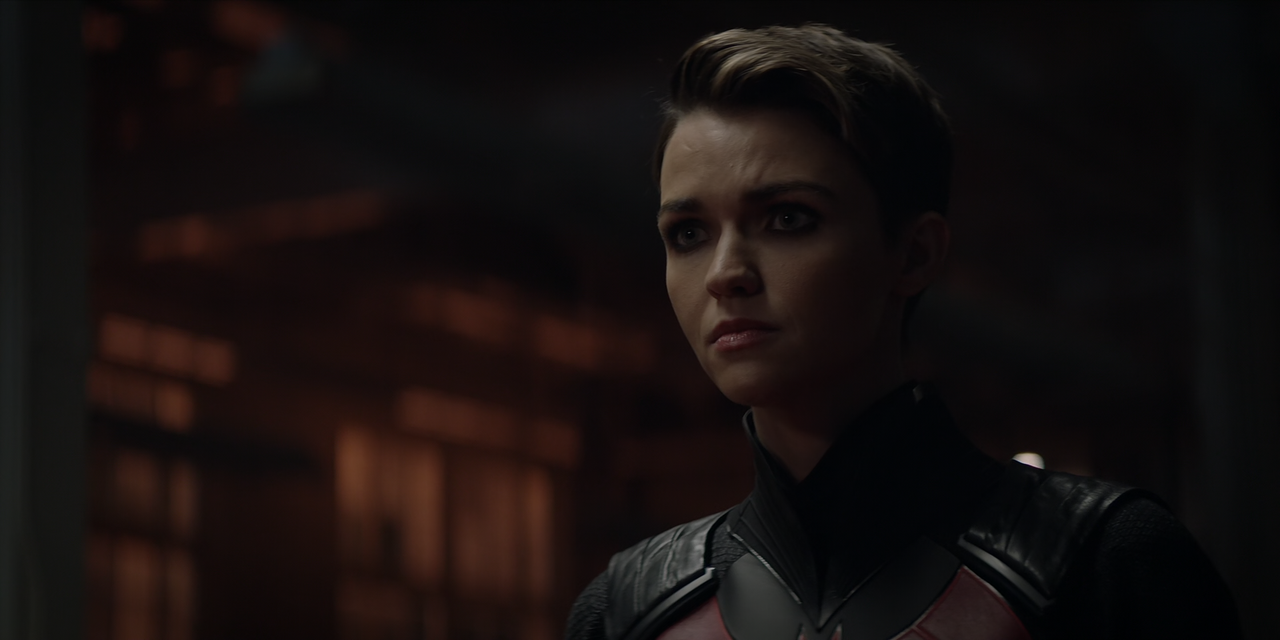 Batwoman.S01E10.How.Queer.Everything.Is.Today!.1080p.10bit.BluRay.AAC5.1.HEVC-Vyndros.mkv_snapshot_3