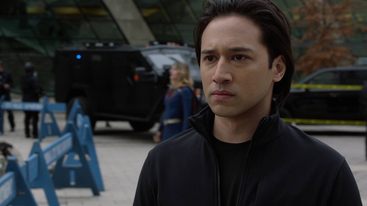 Supergirl.S05E18.The.Missing.Link.1080p.10bit.BluRay.AAC5.1.HEVC-Vyndros.mkv_snapshot_28.52_[2020.09