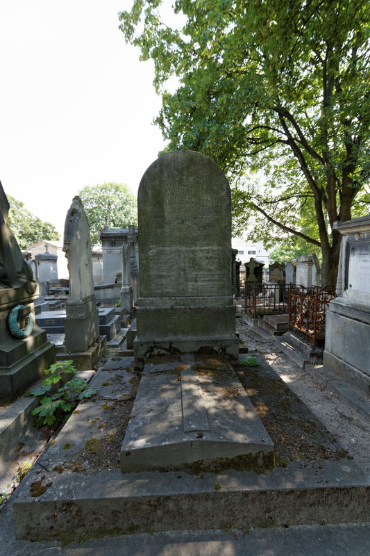 Père-Lachaise_-_Division_15_-_Vogué_01