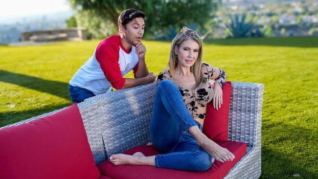 LoveHerFeet – Gigi Dior – The Bestest Friend