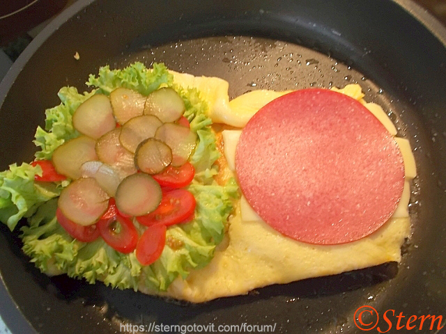 Бургер с яйцом к завтраку