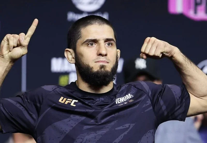 Ислам Махачев изглежда масивен преди дебюта в полусредна категория