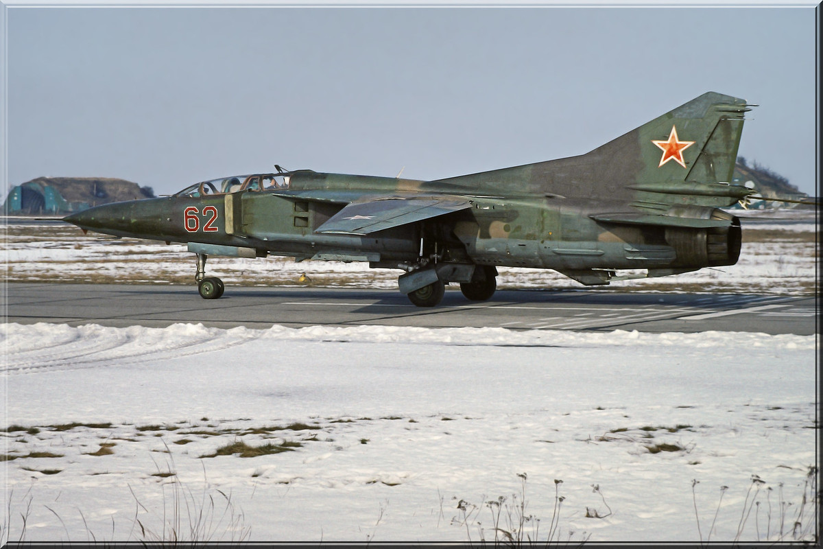 296 IAP Mig-23UB 62 Red_0904012, Winter 1992-1993