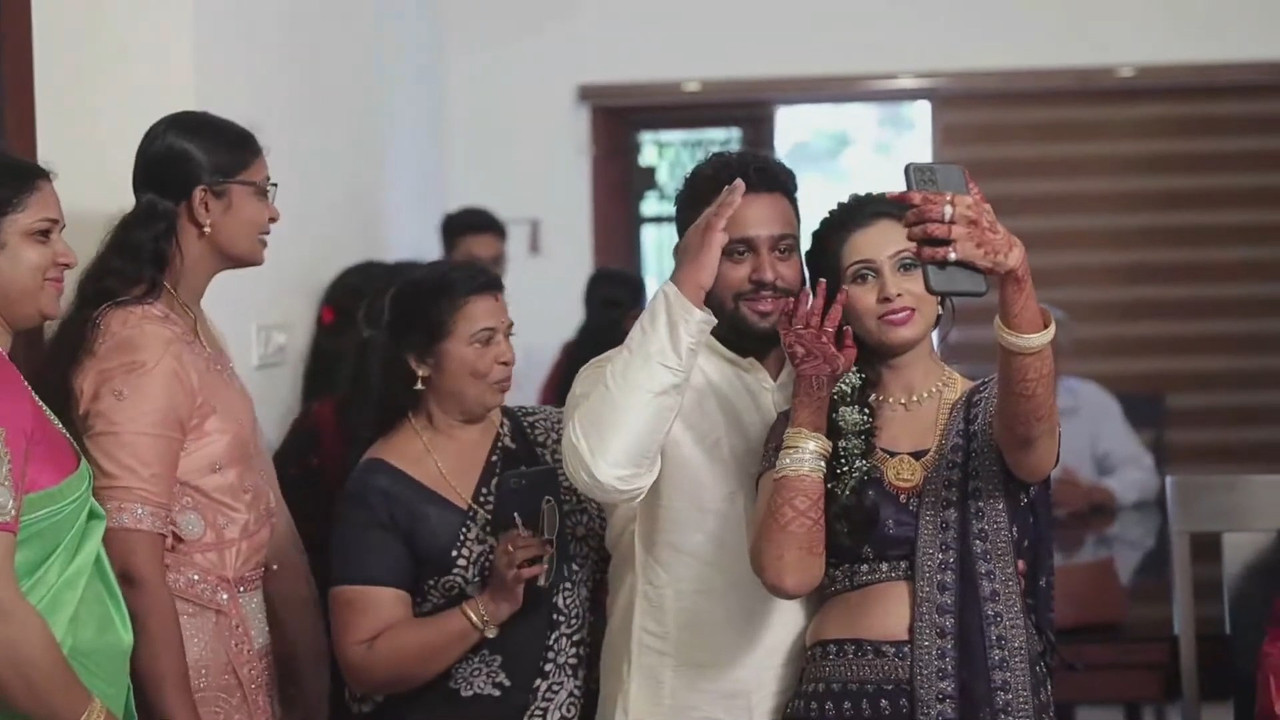 Malayali bride sexy navel in blue costume.mp4_snapshot_00.00.815