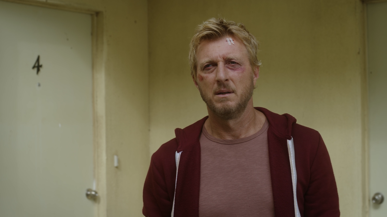 cobra.kai.s03e01.1080p.web.h264-glhf.mkv_snapshot_27.20_[2021.01.01_09.48.05]