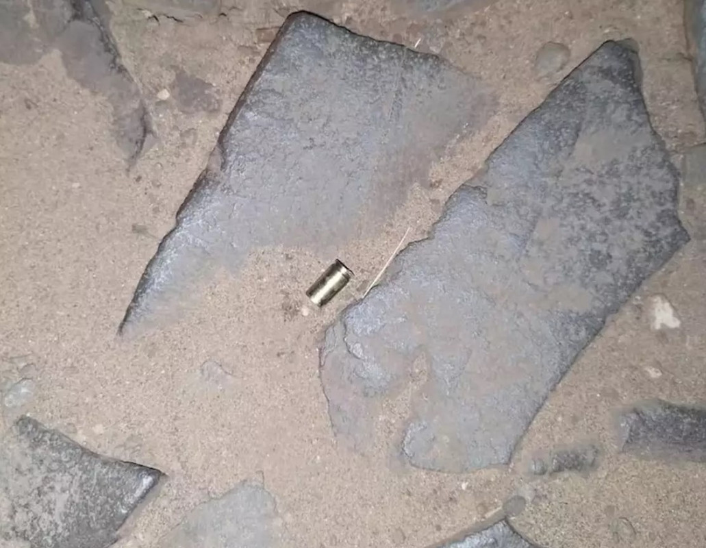 Projétil encontrado em frente a casa do jornalista assassinado em 2023 (Foto: ABC Color) 