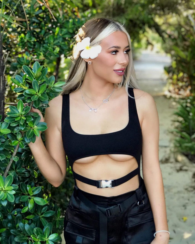 Demi-Sims-UpskirtSTARS.com-18-1024x1314 (5)