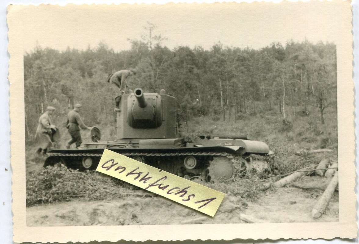 verlassener schwerer KW-1 Panzer aus Rußland im 2.WK.