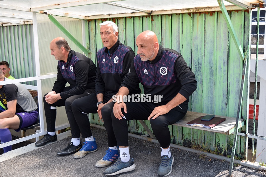 , &Pi;&alpha;&nu;&theta;&omicron;&upsilon;&rho;&iota;&alpha;&kappa;ό&sigmaf;- &Pi;&alpha;&lambda;&lambda;&eta;&xi;&omicron;&upsilon;&rho;&iota;&alpha;&kappa;ό&sigmaf; 3-0: &Mu;&epsilon; &tau;&omicron; &delta;&epsilon;&xi;ί &sigma;&tau;&alpha; &mu;&pi;&alpha;&rho;ά&zeta; &mu;&epsilon; &chi;&alpha;&tau; &tau;&rho;&iota;&kappa; &tau;&omicron;&upsilon; &Alpha;&gamma;&gamma;&epsilon;&lambda;ή (&phi;&omega;&tau;&omicron;&gamma;&rho;&alpha;&phi;ί&epsilon;&sigmaf;)