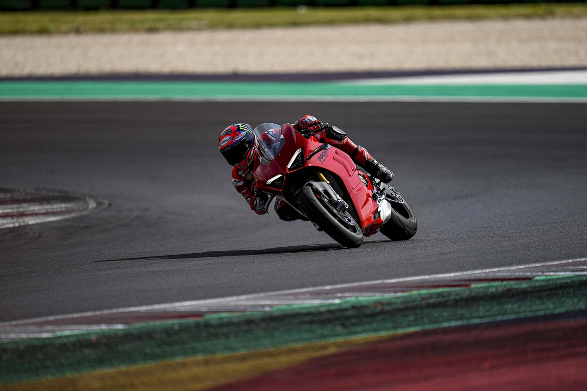 Фотографии Ducati Panigale V4 2022