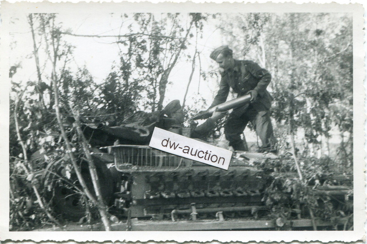 Sturmgeschütz Abt. 243 , Stug wird mit Granate b