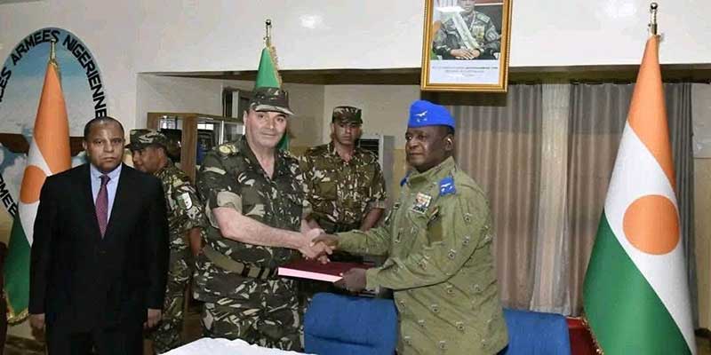 Coopération militaire : l’Algérie fait don de quatre hélicoptères au Niger