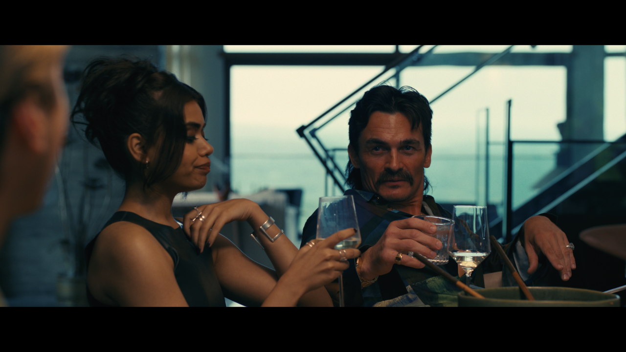 mpv-shot_Companion.2025.Hybrid.2160p.UHD.BDRemux.DV.HDR10Plus.HEVC-Нечипорук_00_11_12_0003