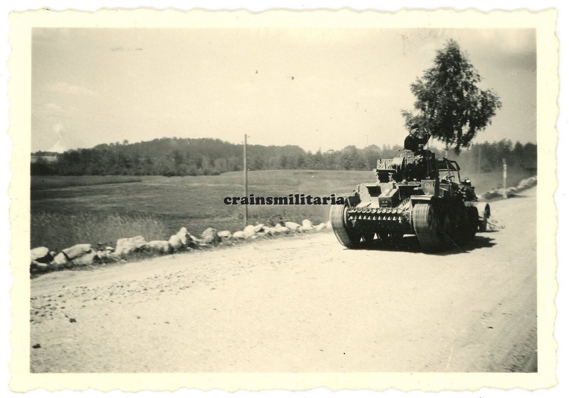 Orig. Foto Panzer 38 (t) Tank mit 12.PD Wappen in Weissrussland Litauen 1941